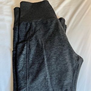 Woman’s cropped leggings with pockets
